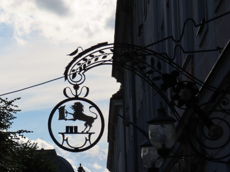 Finding Restaurants When Travelling: A Walkthrough